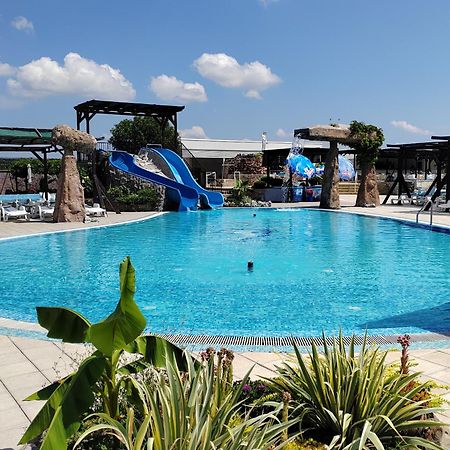Poseidon centar Aparthotel Stari Banovci Exterior foto