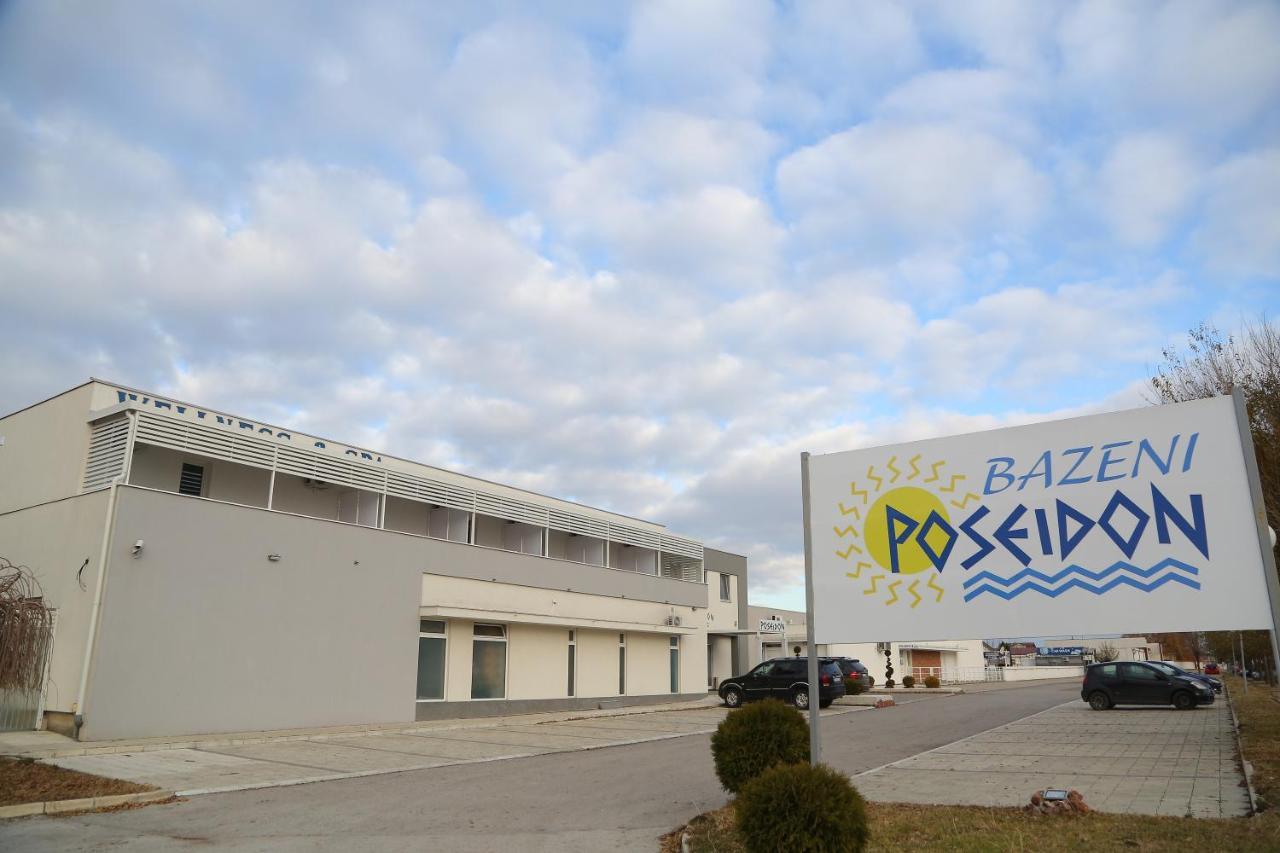 Poseidon centar Aparthotel Stari Banovci Exterior foto