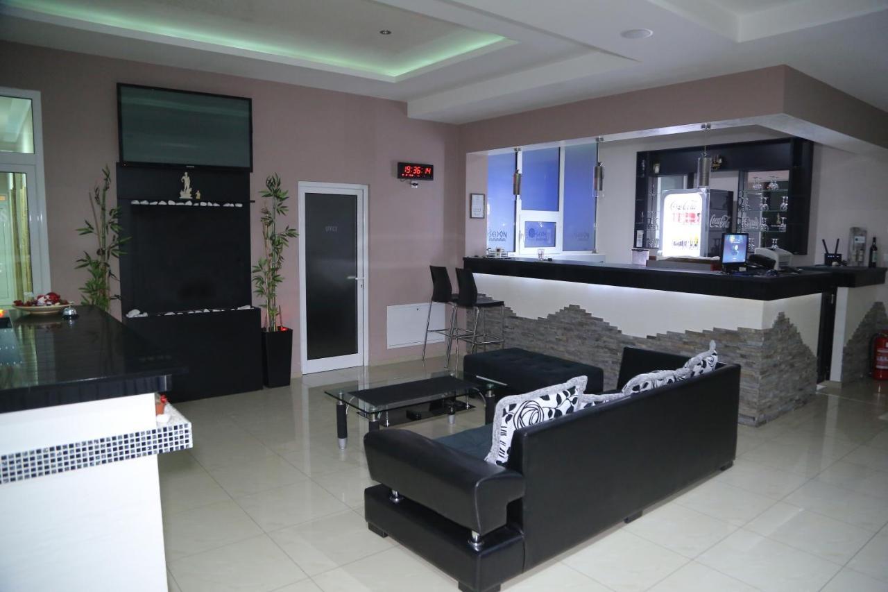 Poseidon centar Aparthotel Stari Banovci Exterior foto