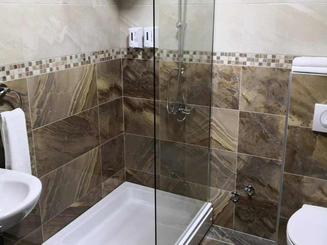 Poseidon centar Aparthotel Stari Banovci Exterior foto